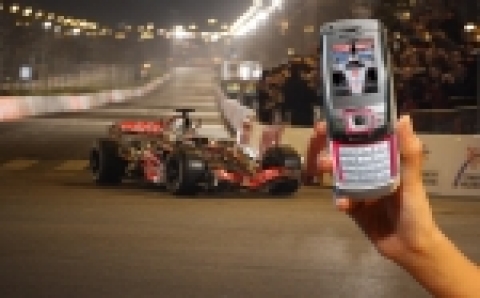 삼성전자‘울트라에디션 HSDPA폰’이 명품 경주용 차량인 「맥라렌」폰으로 재탄생했다. ‘맥라렌-메르세데스폰’에 선정된 ‘울트라에디션 HSDPA 맥라렌폰’은 명품 경주용 차량인 ‘맥