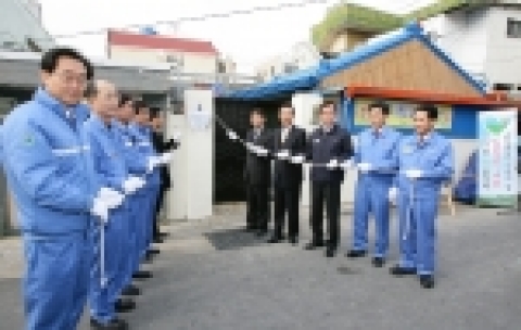 포항제철소 김태만 행정부소장, 송도동장, 장복덕 시의원과 시공참여사인 포스코건설, 포스콘 등 6개 계열사 대표, 동원개발, 휴렉스 등 5개 외주파트너사 대표 등 관계자가 Love 