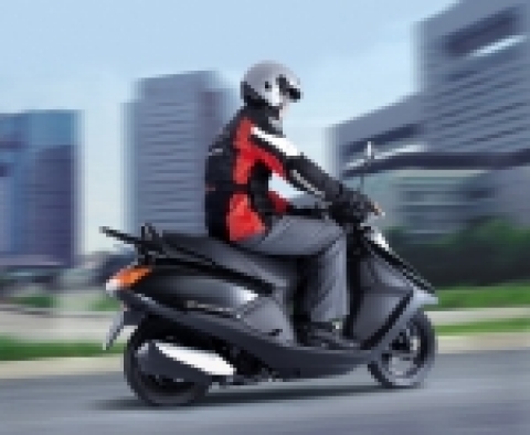 혼다코리아는 공냉식 4사이클 엔진을 탑재한 100cc 스쿠터 New @SCR100을 1월 17일 출시한다고 밝혔다.