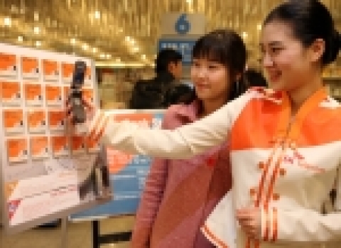 교보문고에서 외장형 RFID 리더기를 휴대폰에 장착하여 매장 내에 비치된 태그에 접속하여 해당 도서의 정보를 얻을 수 있는RFID 『Touch-북스토어』서비스를 이용하고 있는 SK