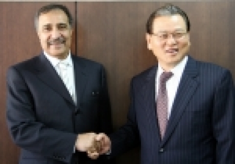 권홍사 대한건설협회장은 18일 12시 논현동 건설회관에서 한국 알제리간 건설협력을 모색하기 위해 한국을 방문 중인 알제리 쉐리프 라흐마니 국토개발환경부장관의 예방을 받고 양국간 건