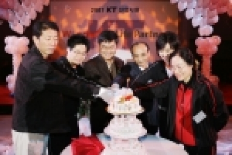 왼쪽부터 멘토 김희종, 멘티 최재훈, KT인사부장 이승용,  이진수 상무, 멘티 안지수, 멘티 이은화
