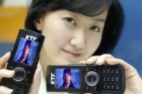 KTFT가 2007년도 첫 휴대폰으로 동작인식 센서가 내장된 DMB폰 EVER 360(모델명 : EV-KD370)을 출시한다고 밝혔다.