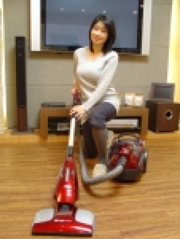 대우일렉이 진공 흡입과 스팀 청소가 동시에 가능한 '스팀 싸이클린(모델명:RC-854PST)' 청소기를 출시한다고 밝혔다.