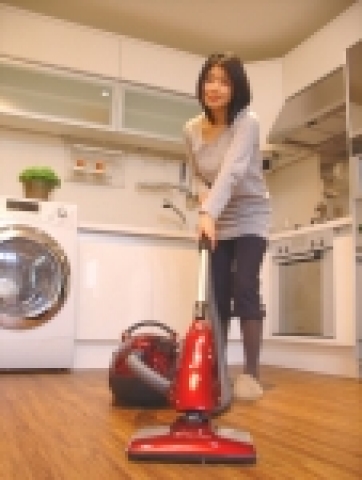 대우일렉이 진공 흡입과 스팀 청소가 동시에 가능한 '스팀 싸이클린(모델명:RC-854PST)' 청소기를 출시한다고 밝혔다.
