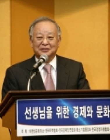 손경식 대한상공회의소 회장이 23일 오후 충남 온양관광호텔에서 '선생님을 위한 경제와 문화체험' 행사에서 '한국경제와 기업의 역할'에 대한 주제