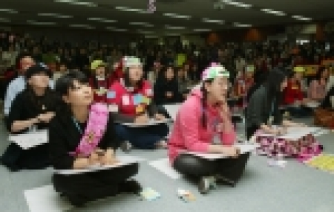 GS홈쇼핑의 전화상담 업무를 맡고 있는 GS텔레서비스는 1월25일(목) 오후 5시 전화 상담원 2백여명이 참석한 가운데 ‘도전 GS 퀴즈왕’ 선발대회를 열고, 홈쇼핑 주문 고객 응