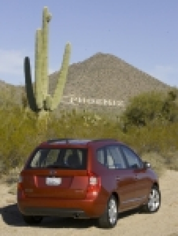 기아자동차는 지난 22일부터 4박 5일간 미국 아리조나에서 미국 자동차 전문 기자단 87명을 초청하여 뉴카렌스(수출명:론도,Rondo)의 시승회를 개최했다.