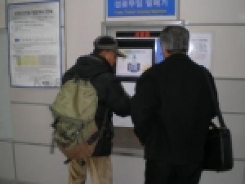 무임자동발매기 이용모습