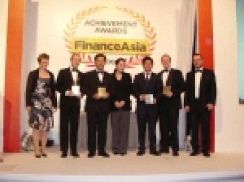 지난 2006년 6월 한국외환은행 주관으로 Merrill Lynch, Credit Suisse, Deutsche Bank등 국제적인 IB들과 함께 추진한 U$15억불의 하이닉스 주식매각이 Finance Asia지가 선정한 2006년 Best Korea Deal로 선정되어 2007.1.26(금) 홍콩 Grand Hyatt Hotel에서 개최된 시상식에서 Best Korea Deal상을 수상하였다.