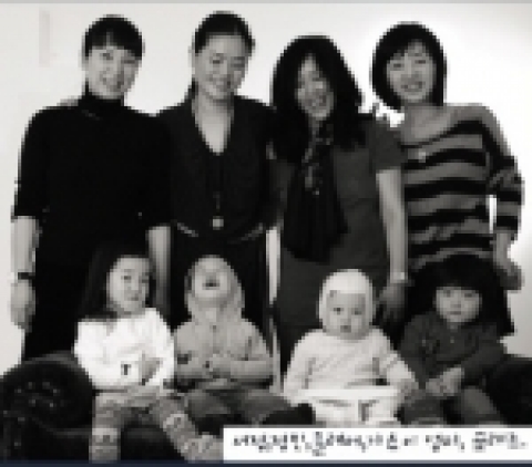 포래즈 런칭 이벤트에 참여한 슈즈 디자이너 최정인씨와 그의 친구들 그리고 아이들