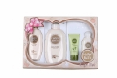 아모레퍼시픽의 토털 보디케어 전문 브랜드 해피바스는 민족의 명절 설을 맞아 한 해의 고마움을 전할 수 있는 특별기획세트 ‘해피 보은 구정세트’ 2종을 선보인다.