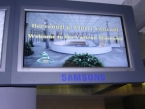 '07년 바티칸 박물관 환영인사를 알리는 삼성LCD