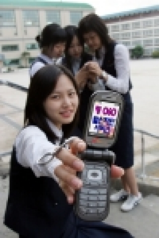 SK텔레콤(대표이사 사장 김신배, www.sktelecom.com)은 스팸성 정보를 제공하여 사회적 문제가 되고 있는 060 전화에 대해 청소년들이 이용할 수 없도록 발신 자체를 