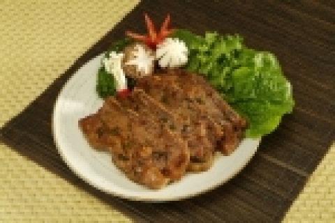 GS홈쇼핑은 2월1일(목) 오후 5시15분부터 45분간 ‘베비로즈’라는 닉네임으로 잘 알려진 블로그 스타 현진희씨(43)와 함께 ‘베비로즈의 꿀돼지 LA갈비’를 새롭게 선보인다.