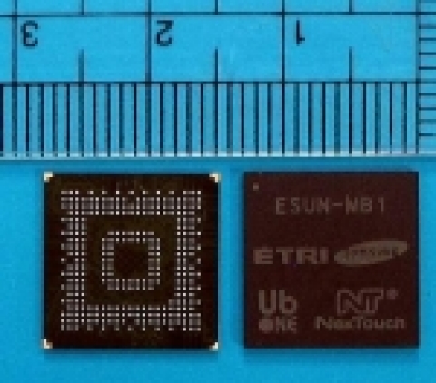 ETRI가 이번 연구개발에 성공한 무선랜 모뎀 칩(실제크기 : 1.3cm x 1.3cm, 패키징후 크기임)