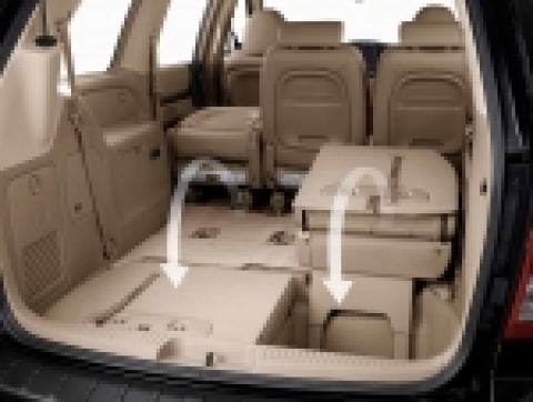 기아자동차가 11인승 그랜드 카니발 차체에 9인승 시트를 적용해 거주성을 개선한 ‘카니발 리무진(롱바디)’을 시판한다.