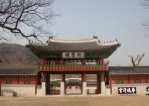 복원된 화성행궁 신풍루