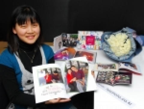 한국HP는 졸업시즌과 함께 발렌타인데이를 맞아 온라인 사진인화 서비스 사이트인 HP포토(www.hpphoto.co.kr)를 통해 포토북 서비스 가격을 대폭 할인하고 이벤트 참가자를