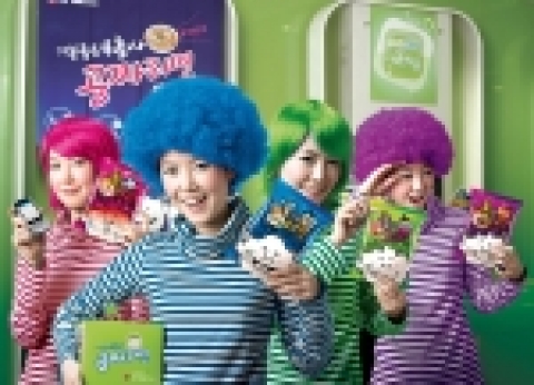 라면쿠폰 문자를 통해 기분좋은 4총사 라면을 무료로 제공받는 모습.