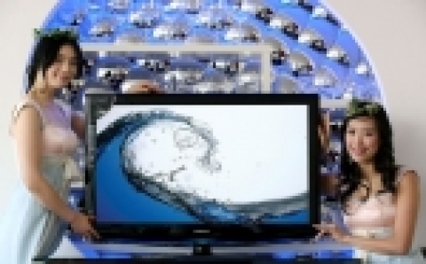 와인잔 모양을 감각적으로 형상화한 디자인의 '보르도' LCD TV로 단기간 '밀리언셀러'란 대기록을 세운 삼성전자가 이번에 32인치, 40인치「2007년형 보르도 TV」(모델명: LN32/40R81BD)를 출시해 올해에도 세계 TV 시장 석권을 위한 대장정에 나섰다.