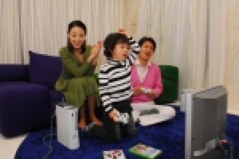 Xbox 360을 즐기는 가족