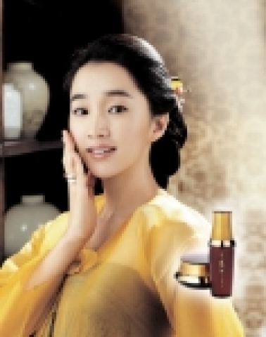 LG생활건강이 업계 이례적으로 발효 기법을 도입한 한방화장품 ‘수려한 효(삭일 효, 酵)’ 라인을 출시한다. 