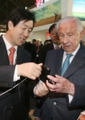 삼성 전시관 방문한 사마란치 IOC 영구 명예 위원장 