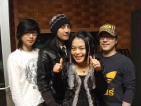 SBSi는 14일, 원더킹 프리오픈 베타를 맞아 자사가 퍼블리싱 하는 온라인 게임 원더킹 주제가를 공식 홈페이지를 통해 공개한다. 이번 주제가는 SBSi와 신해철씨가 공동으로 만든