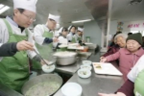 KT 남중수 사장은 14일 