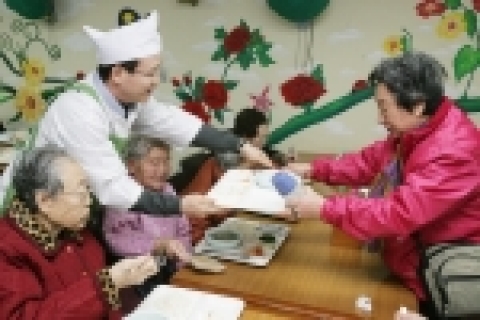 KT 남중수 사장은 14일 