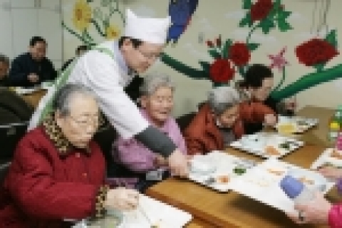 KT 남중수 사장은 14일 