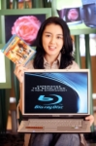 삼성전자가 국내 최초로 블루레이(Blu-Ray) 드라이브를 내장한 노트PC를 개발하여 이 달 말 출시한다.