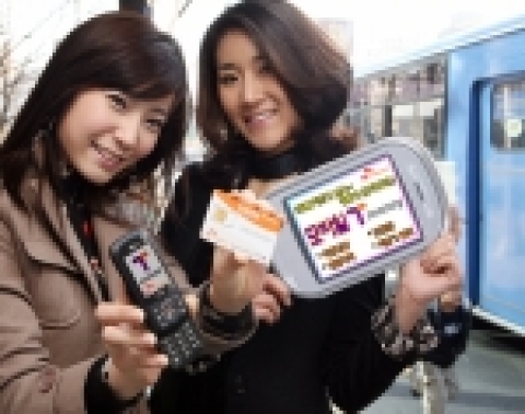 SK텔레콤은 한국스마트카드와의 제휴를 통해3세대 WCDMA/HSDPA 이동전화의 USIM(범용사용자식별모듈) 카드에 OTA(Over The Air) 기술을 이용,  『T-money