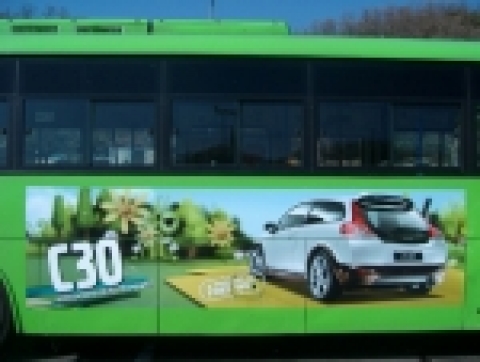 볼보 C30 광고 버스