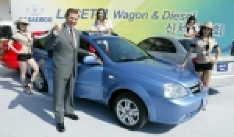 GM DAEWOO가 라세티 왜건(Wagon), 노치백 (Notch-Back) 모델, 해치백(Hatch-Back) 모델 등 준중형 디젤 삼총사를 2월 27일 선보였다. 이날 오전 마
