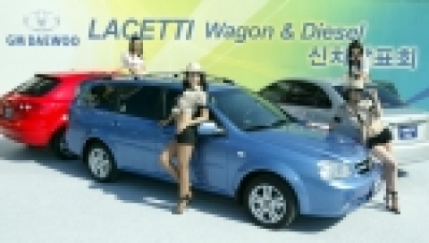 GM DAEWOO가 라세티 왜건(Wagon), 노치백 (Notch-Back) 모델, 해치백(Hatch-Back) 모델 등 준중형 디젤 삼총사를 2월 27일 선보였다.