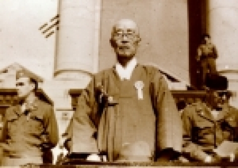 해방 후 연설중인 권동진 선생