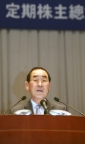 주주총회에서 발표를 하고 있는 삼성전자 윤종용 부회장