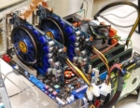 OCZ SLI Ready 지원 메모리가 탑재된 ASUS 스트라이커 익스트림 데모 시스템