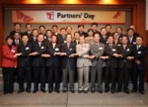 SK텔레콤은 동반 성장에 기여한 핵심 비즈 파트너와 함께 2일 오전 11시 서울 워커힐 호텔에서 ‘T-Partners’ Day’를 열었다.