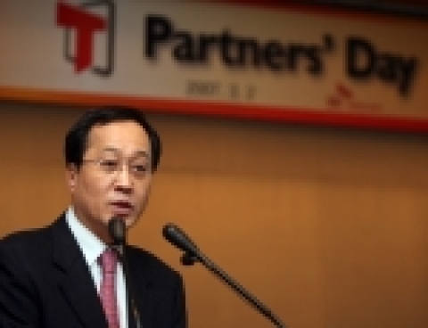 SK텔레콤은 동반 성장에 기여한 핵심 비즈 파트너와 함께 2일 오전 11시 서울 워커힐 호텔에서 ‘T-Partners’ Day’를 열었다.