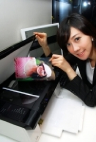 삼성전자가 블루투스 기능을 지원함은 물론 사진 인쇄지원 기능을 대폭 강화한 잉크젯 복합기 신제품 &#039;SCX-1470’시리즈를 출시했다.