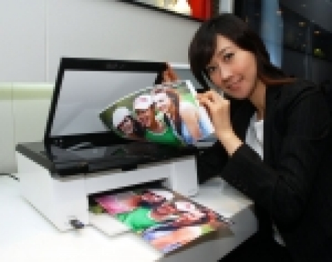 삼성전자가 블루투스 기능을 지원함은 물론 사진 인쇄지원 기능을 대폭 강화한 잉크젯 복합기 신제품 'SCX-1470’시리즈를 출시했다.