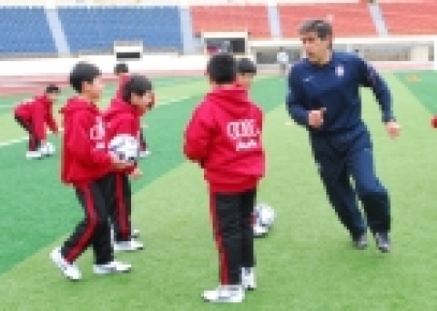 아우디코리아는 핌 베어백 국가대표 축구 감독과 압신 고트비 코치와 함께 3월 5일 월요일 ‘아우디 유소년 축구 클럽’을 개최했다.
