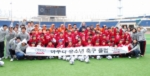 아우디코리아는 핌 베어백 국가대표 축구 감독과 압신 고트비 코치와 함께 3월 5일 월요일 ‘아우디 유소년 축구 클럽’을 개최했다.