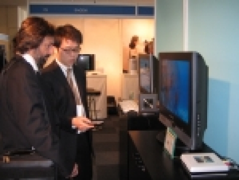 대우일렉 'IPTV 월드 포럼 2007' 부스 셋톱박스 제품 시연 장면
