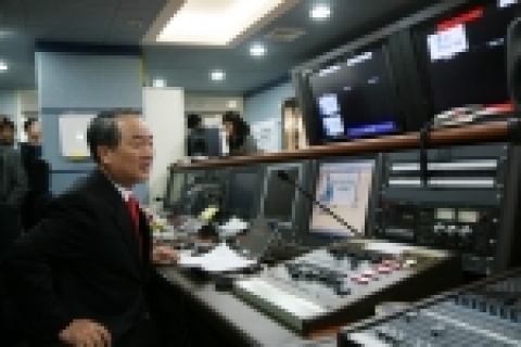 IBK 기업은행은 7일 초고화질(HD) 방송 시스템으로 구축된 영상방송국 개국식을 가졌다.