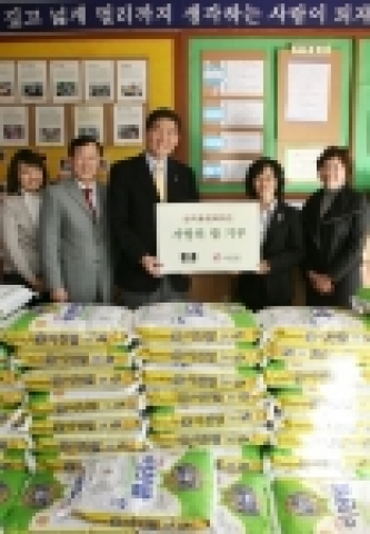 한국HP는 지난해 말 실시한 <HP 토너 사랑나눔 대축제>를 통해 마련된 쌀 50포를 사랑의 재단을 통해 경기도 평택시에 위치한 성육 보육원에 기증했다. 