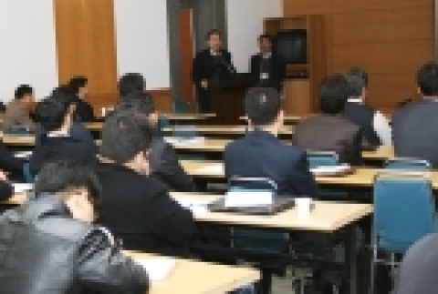 소방기술발전을 위한 교류의 장을 많이 만들겠다고 약속하는 공사 사공성호 기술시험연구소장